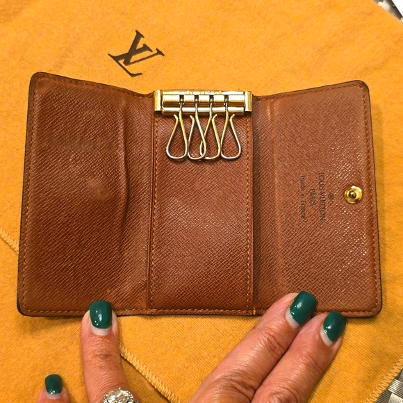 Louis Vuitton Monogram 4 Key Holder, EUC - Picture 2 of 9
